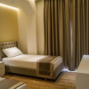 Camera con letto king size